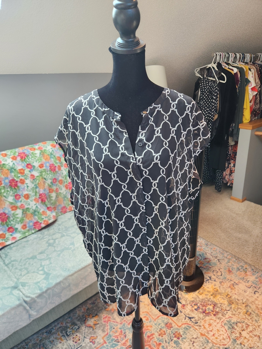 Banana Republic Black & White Chain-Print Short Sleeve Blouse Semi-sheer Chic L